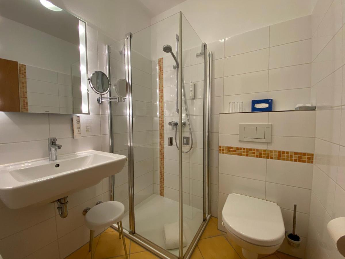 Hafen Hotel Schuetzenhof ブルク・アウフ・フェーマルン エクステリア 写真