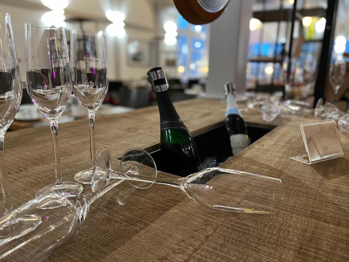 Hafen Hotel Schuetzenhof ブルク・アウフ・フェーマルン エクステリア 写真
