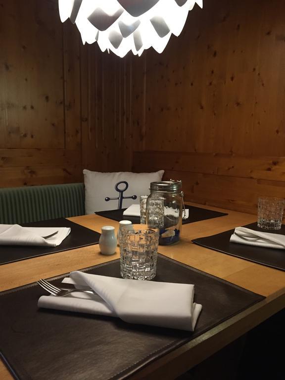 Hafen Hotel Schuetzenhof ブルク・アウフ・フェーマルン エクステリア 写真